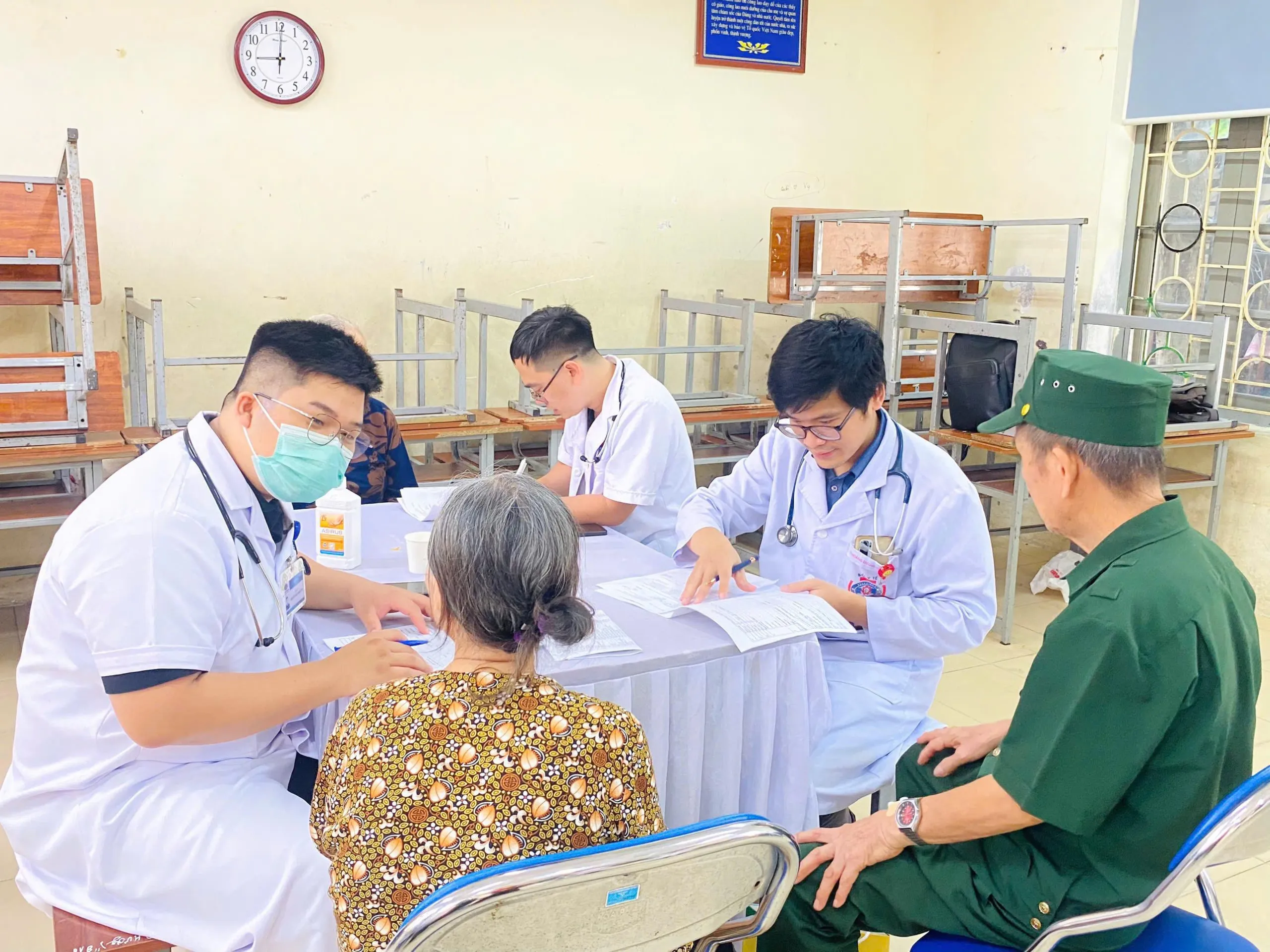 Hội Thầy thuốc trẻ Việt Nam khám bệnh, cấp thuốc miễn phí tri ân người có công tại Bắc Ninh