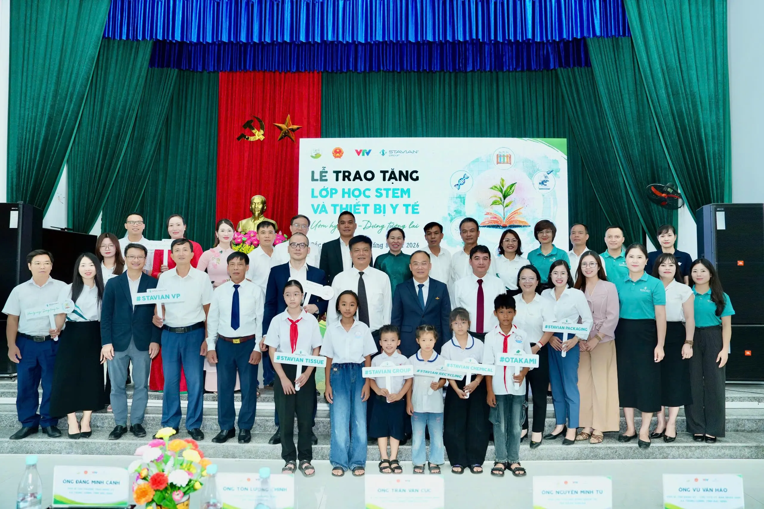 Stavian trao tặng lớp học STEM, thiết bị y tế tại Bắc Ninh