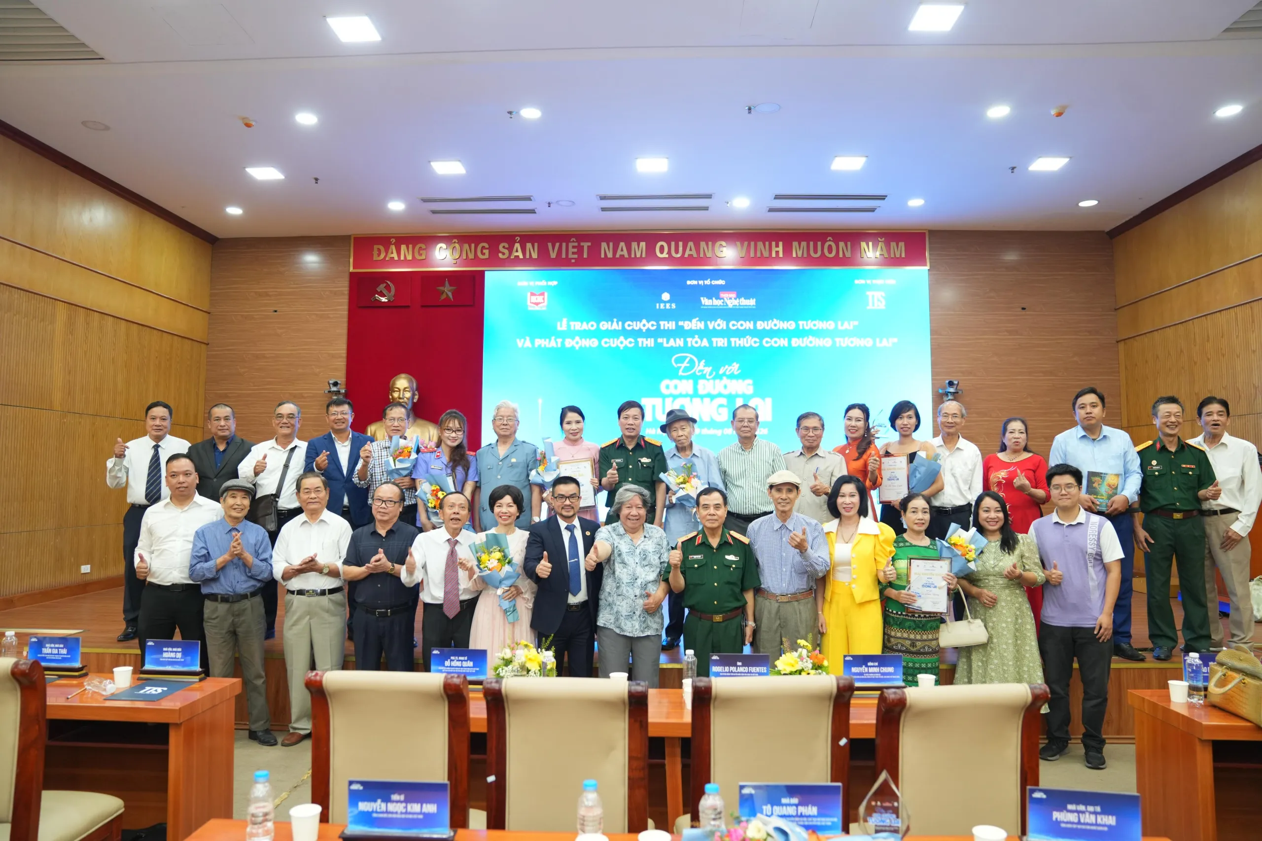 Trao giải Cuộc thi “Đến với Con đường tương lai”, phát động cuộc thi lan tỏa tri thức