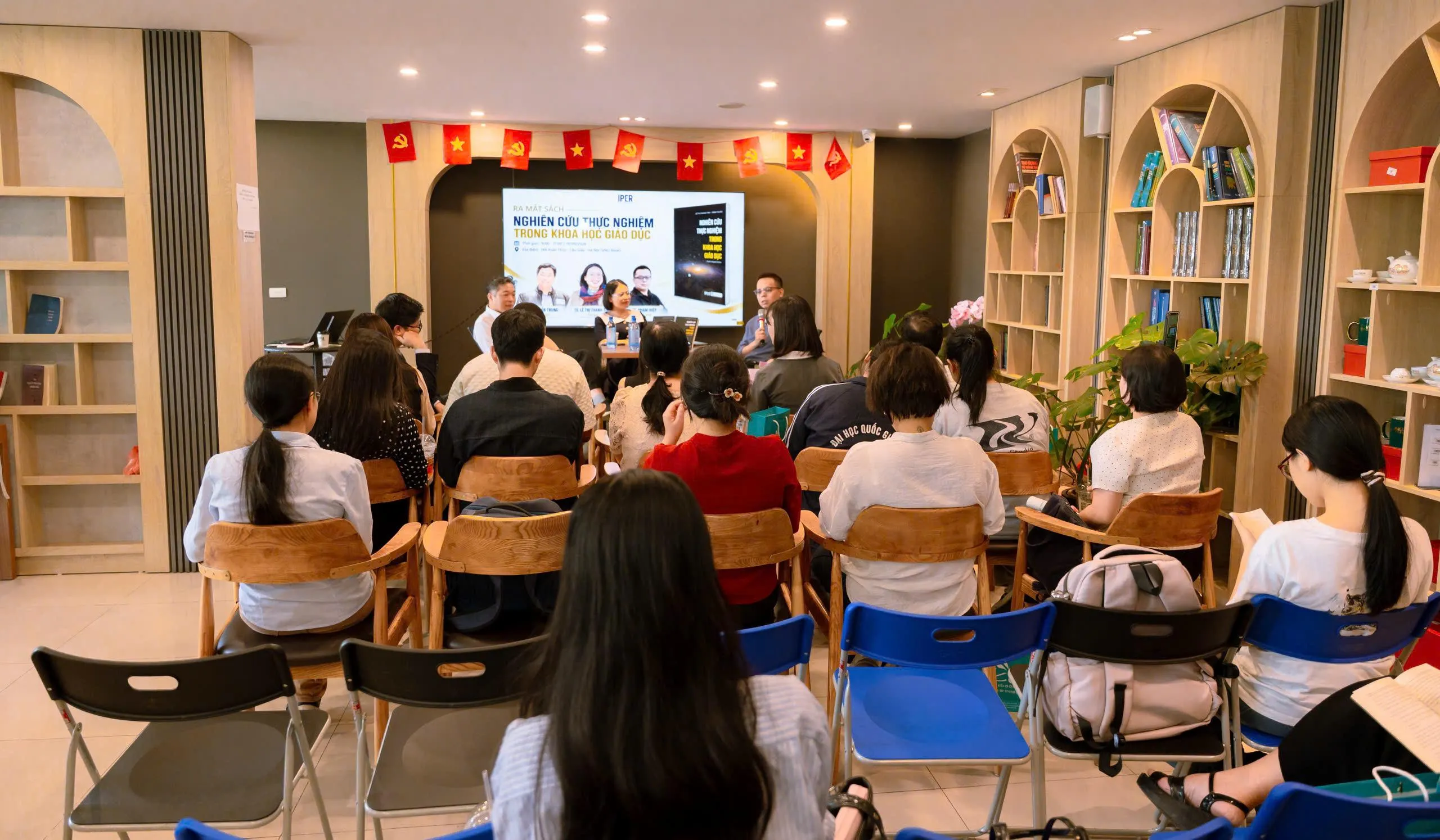Ra mắt sách chuyên khảo về nghiên cứu thực nghiệm trong khoa học giáo dục