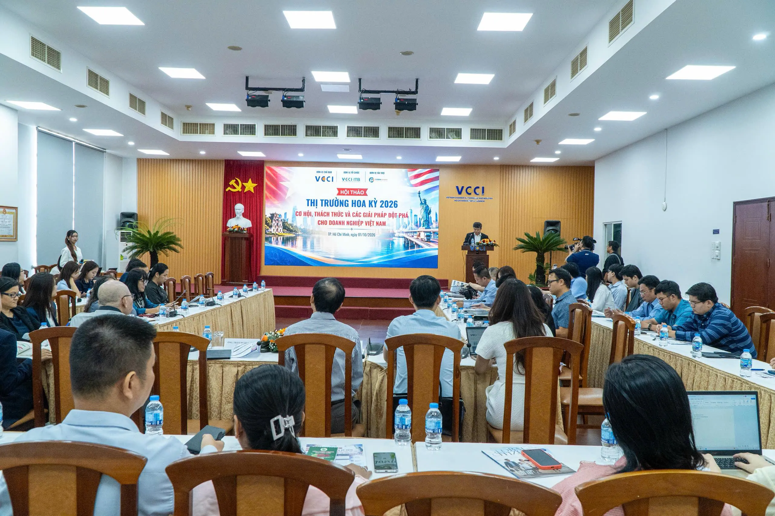 Thị trường Hoa Kỳ 2026: Cơ hội, thách thức và các giải pháp đột phá cho doanh nghiệp Việt Nam