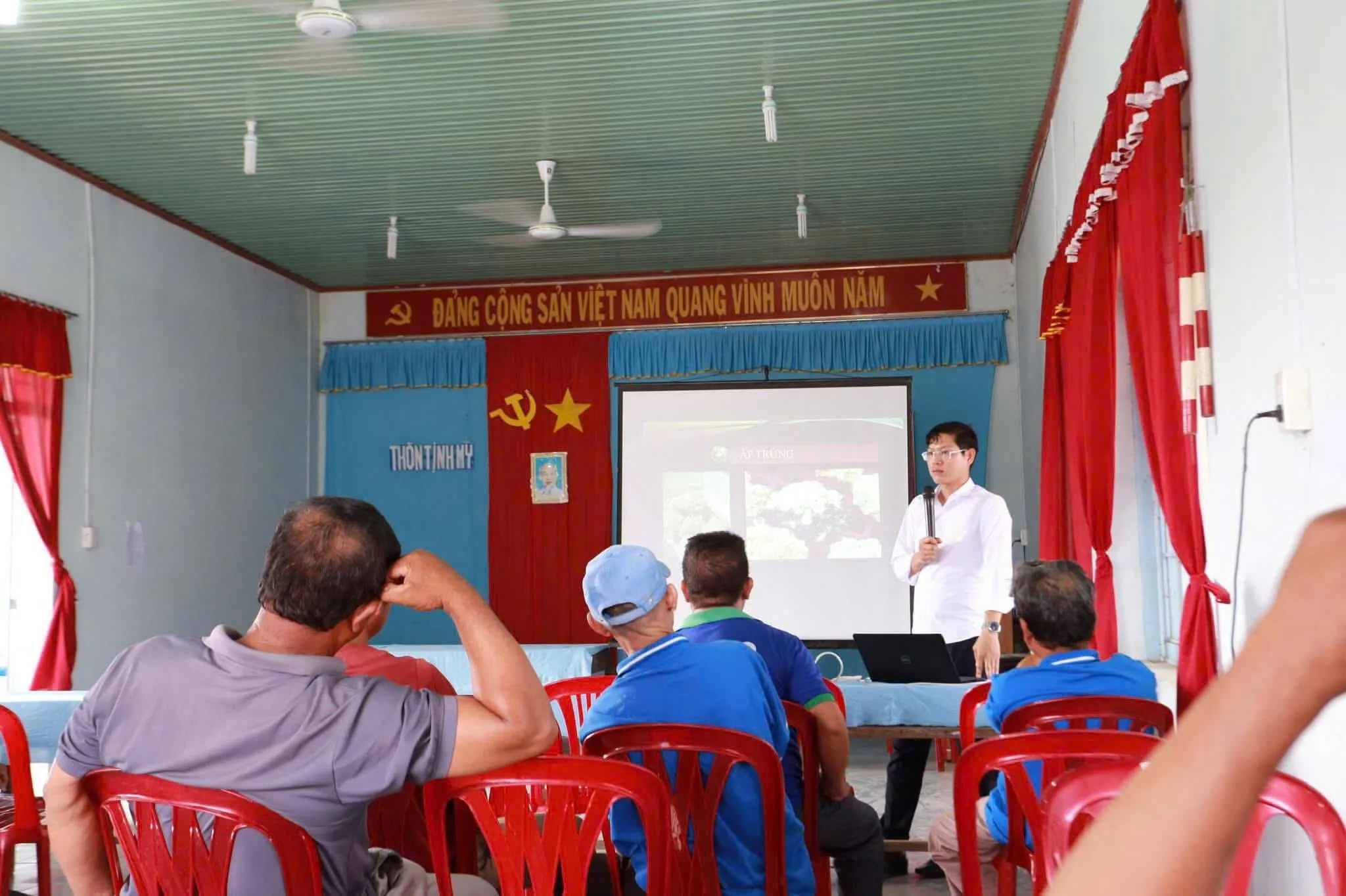 Sau 5 lần thất bại, chàng trai khởi nghiệp thành công với nghề nuôi ốc
