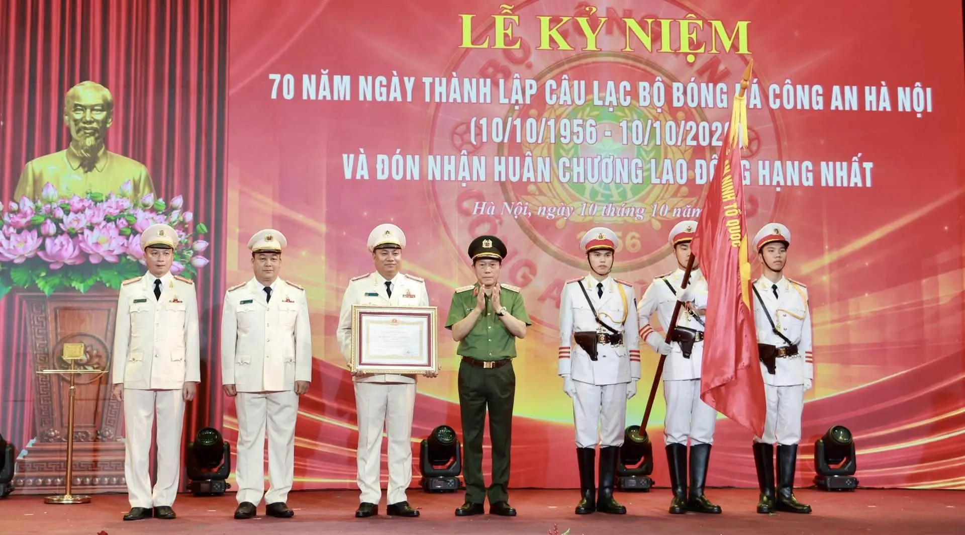 Câu lạc bộ Bóng đá Công an Hà Nội đón nhận Huân chương Lao động hạng Nhất