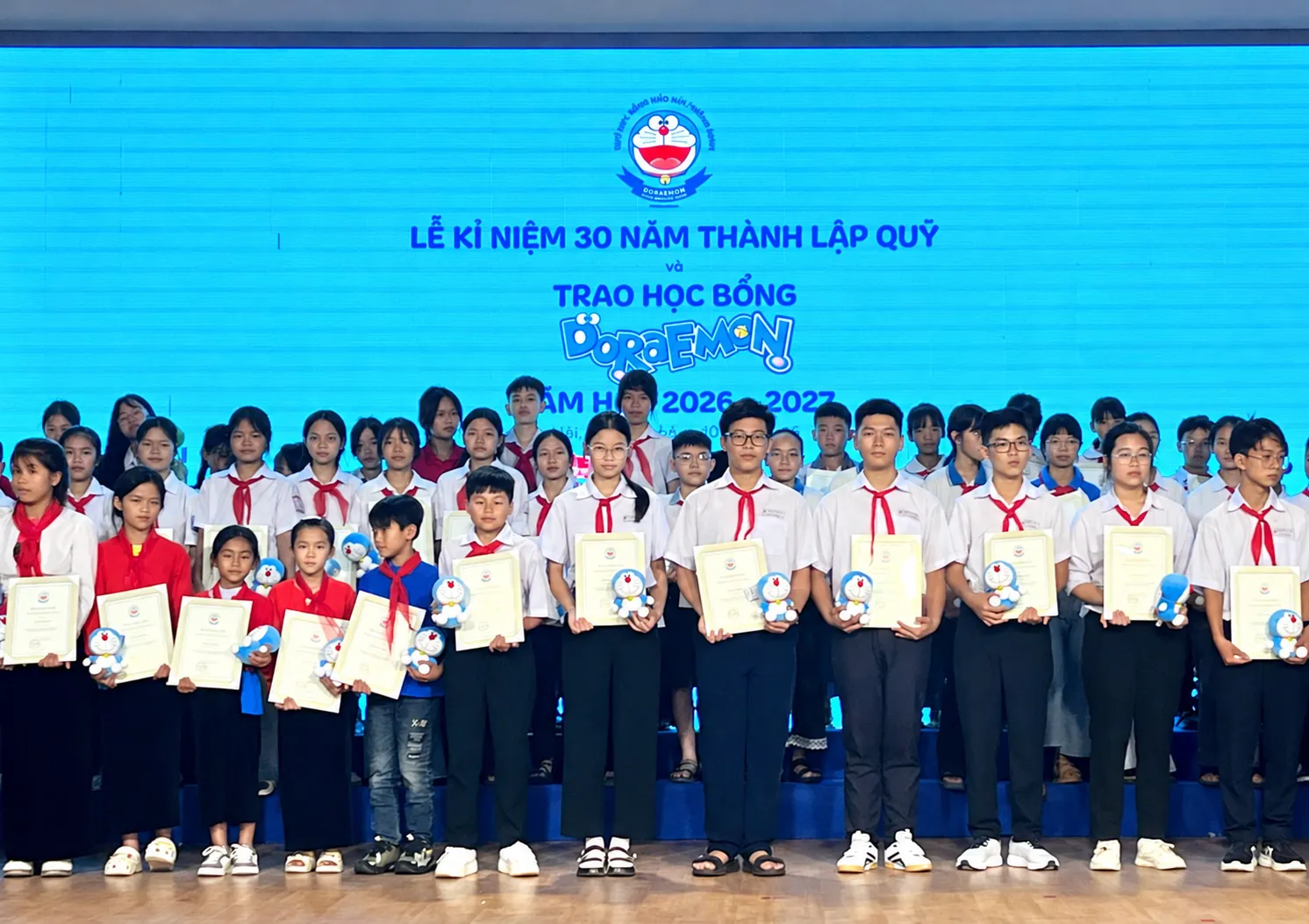 30 năm hoạt động, Quỹ Doraemon đã trao 14.794 suất học bổng cho thiếu nhi