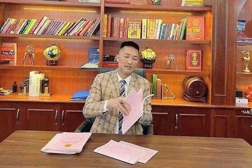 Huấn Hoa Hồng không chỉ nổi trên mạng xã hội, còn là chủ tịch và góp vốn ở nhiều doanh nghiệp
