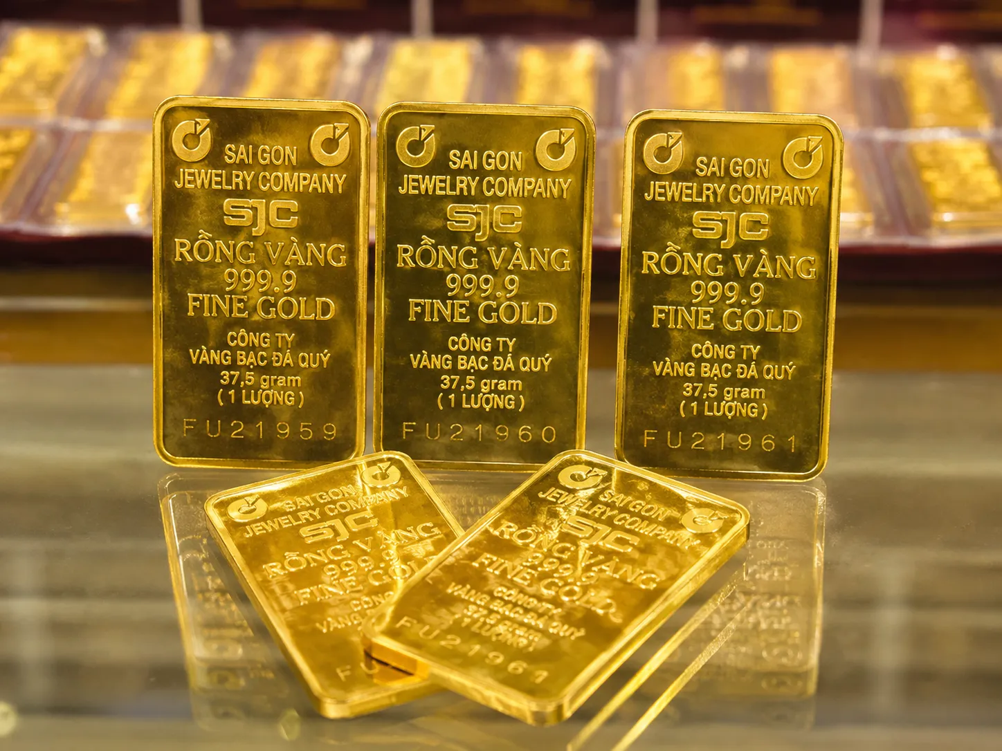 Giá vàng hôm nay 10/8: Giảm nhẹ 500.000 đồng/lượng