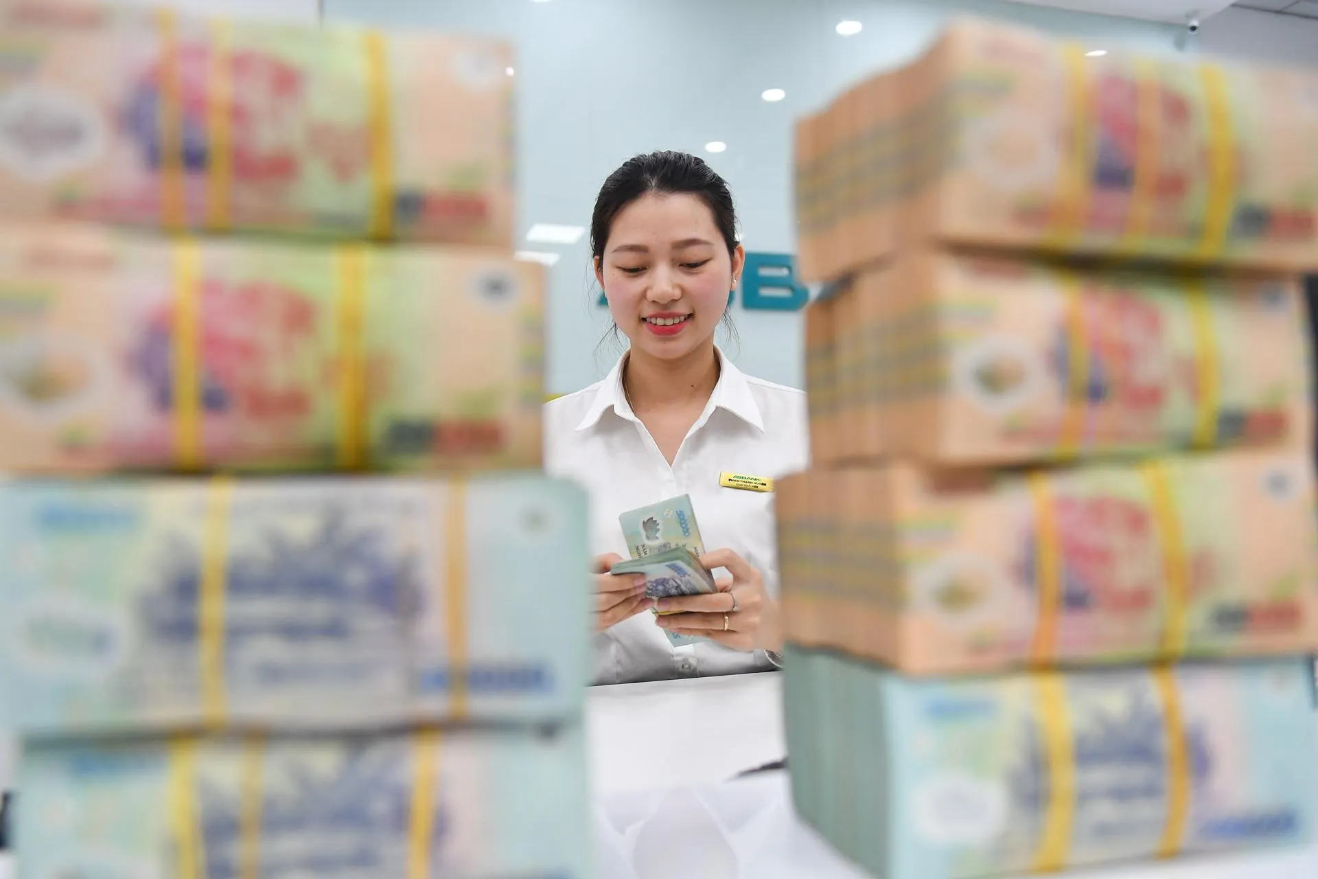 Hàng loạt ngân hàng thương mại giảm lãi suất cho vay