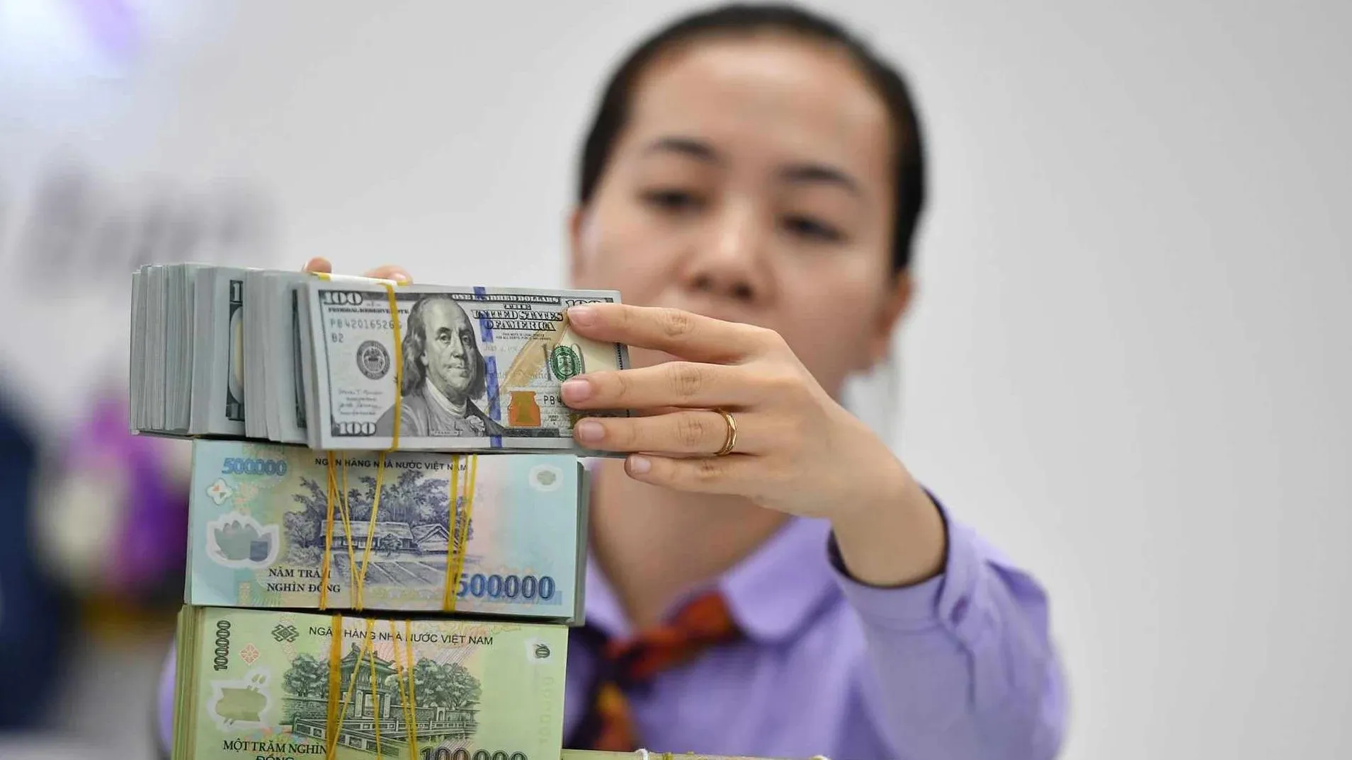 Thủ tướng: Ổn định mặt bằng lãi suất, xử lý tổ chức tín dụng không chấp hành chỉ đạo