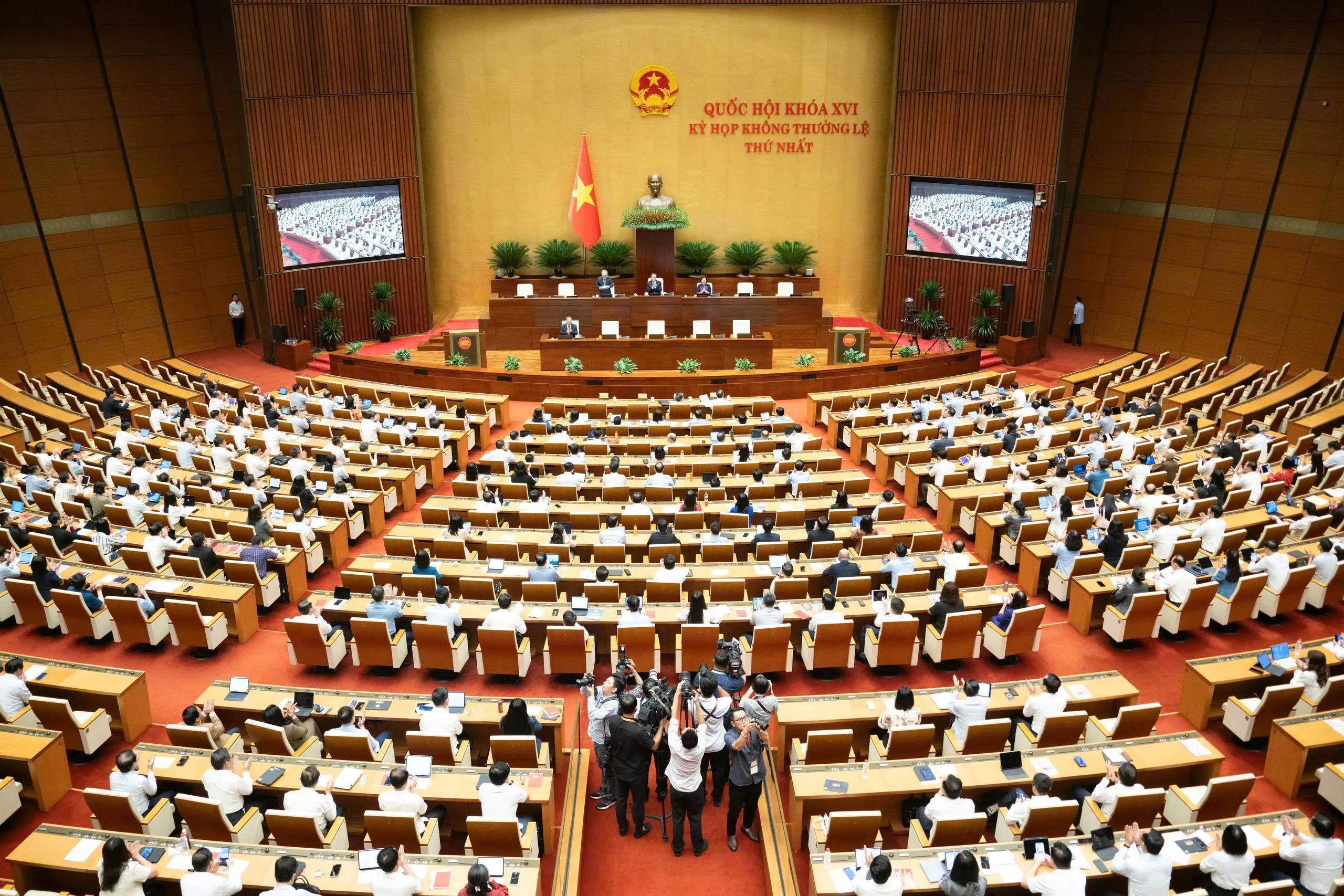 Quốc hội thảo luận sửa đổi các luật về đất đai, bất động sản, nhà ở