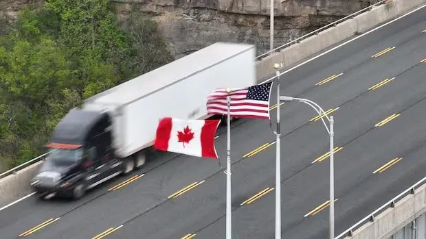 Chiến tranh thương mại leo thang: Canada áp thuế 700 sản phẩm của Mỹ để trả đũa