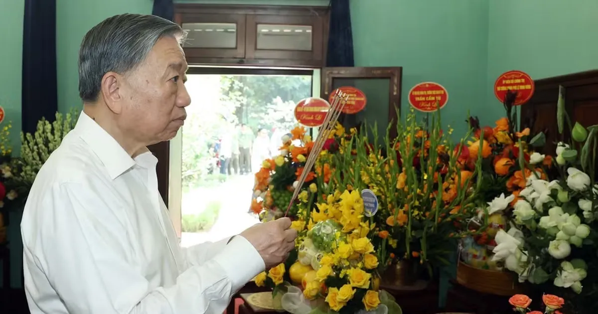 Tổng Bí thư, Chủ tịch nước Tô Lâm dâng hương tưởng nhớ Chủ tịch Hồ Chí Minh