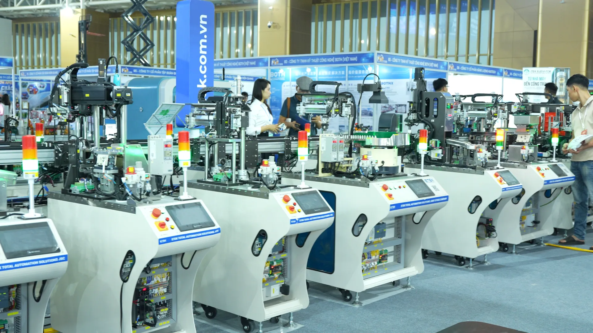 Robot, xe điện, máy móc công nghệ cao xuất hiện tại Hanoi MIP Fair 2026