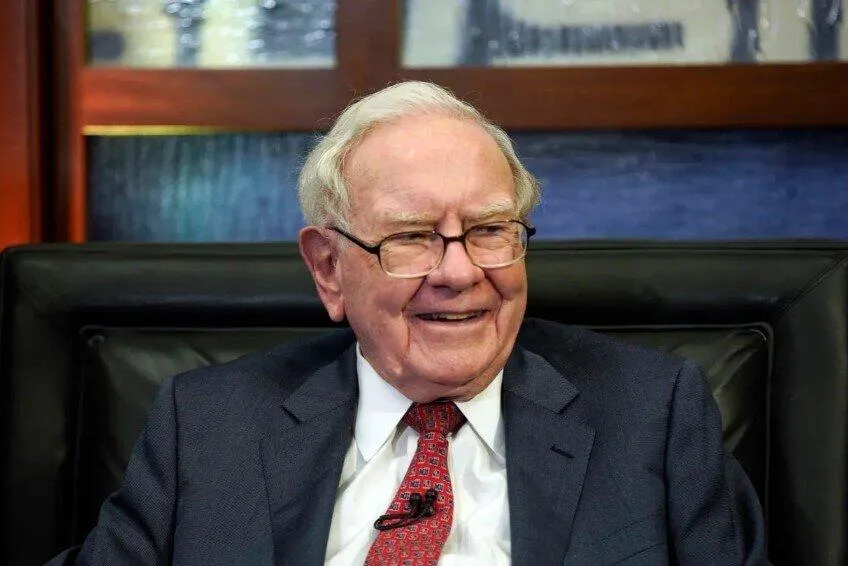 Tỷ phú Warren Buffett và 3 nguyên tắc đầu tư biến 10.000 USD thành hàng tỷ USD