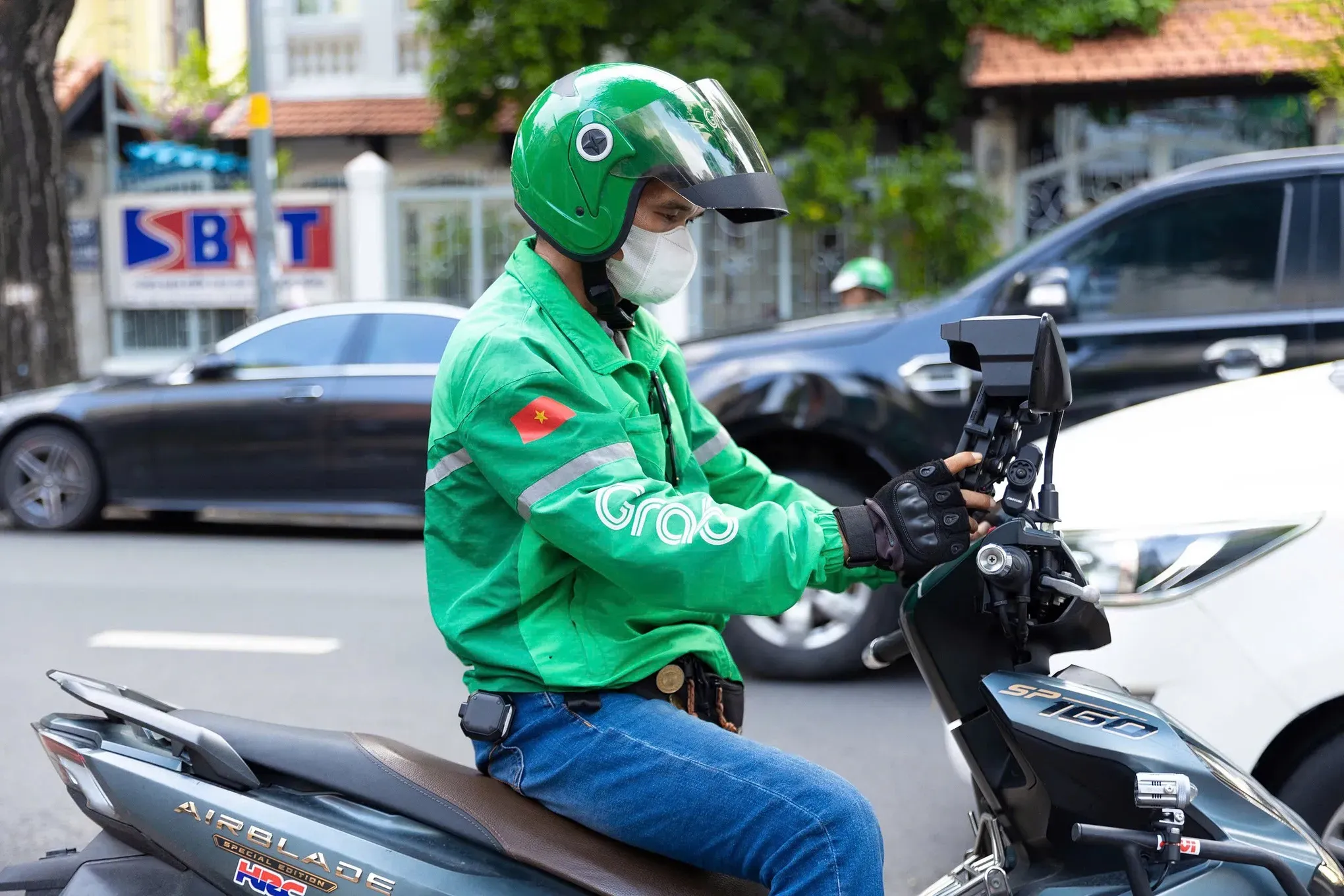 Đề xuất đưa người làm việc trên nền tảng số vào diện bảo hiểm xã hội bắt buộc