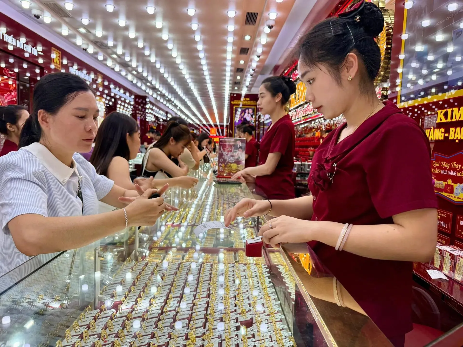 Dự báo giá vàng tuần từ 28/9-4/10: Vàng thế giới khó đoán, nhà đầu tư trong nước cần thận trọng