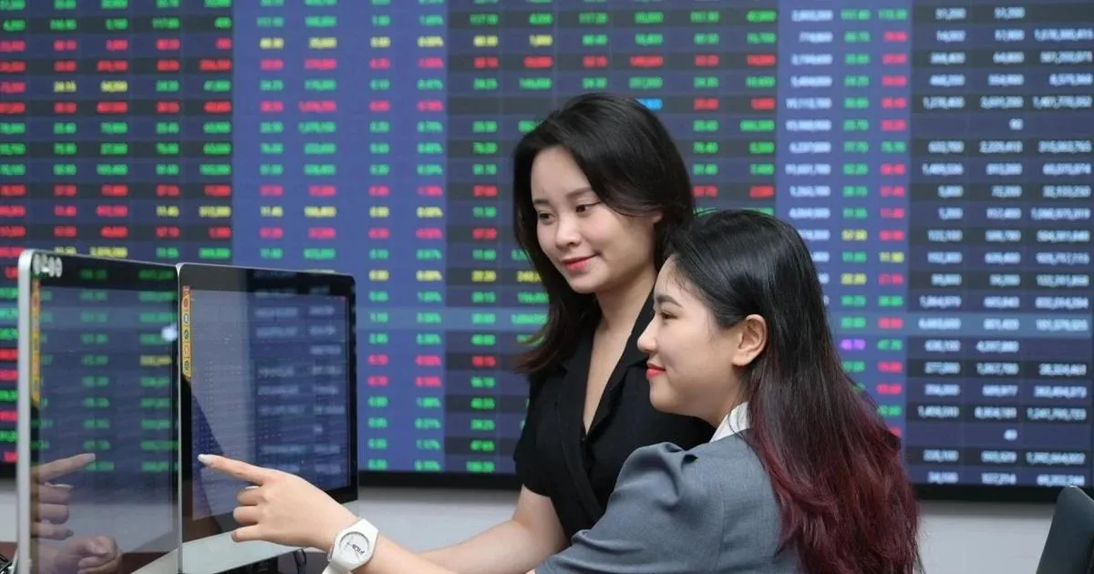 Chứng khoán hôm nay: Cổ phiếu PNJ tiếp tục bị bán tháo, thị trường thận trọng