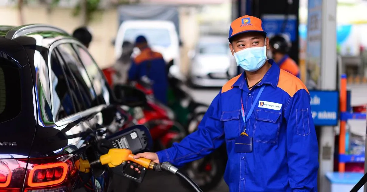 Giá xăng giảm sâu lần thứ hai liên tiếp, dầu diesel bất ngờ tăng mạnh