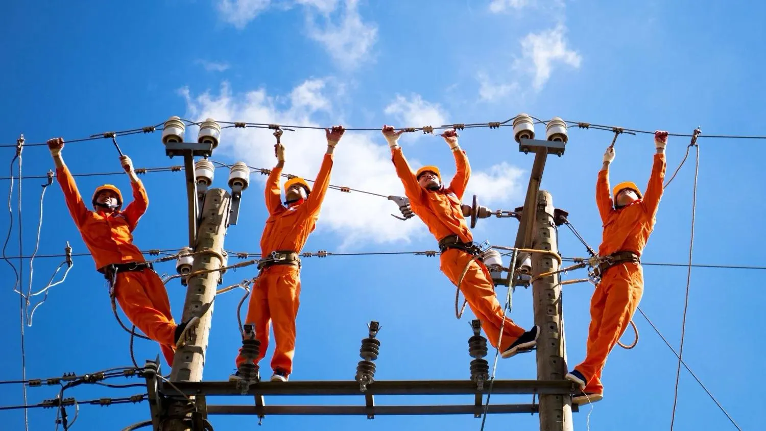 Xem xét giảm giá bán lẻ điện bình quân từ 1/11