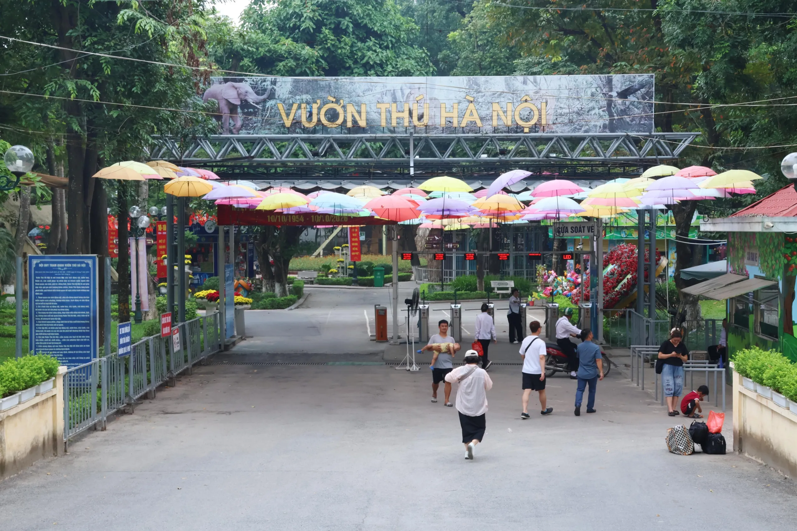 Hiện trạng công viên Thủ Lệ trước đề xuất quy hoạch theo mô hình vừa mở vừa đóng