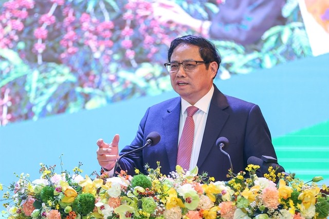 Thủ tướng đề nghị: Các nhà đầu tư đã nói phải làm, đã cam kết, đã hứa thì phải thực hiện, đã thực hiện thì phải có hiệu quả theo tinh thần lợi ích hài hoà, rủi ro chia sẻ, cân bằng lợi ích Nhà nước, doanh nghiệp, người dân- Ảnh: VGP/Nhật Bắc