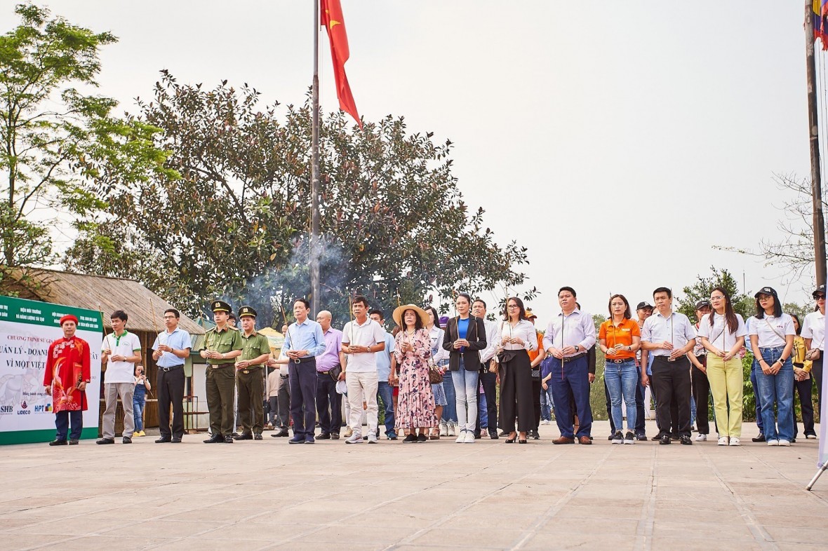Các Đại biểu Dâng hương