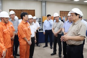 Phải bảo đảm cung ứng đủ điện cho sản xuất, tiêu dùng của nhân dân