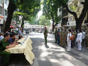Phường Hàng Mã diễn tập phương án chữa cháy tại Tổ liên gia an toàn PCCC