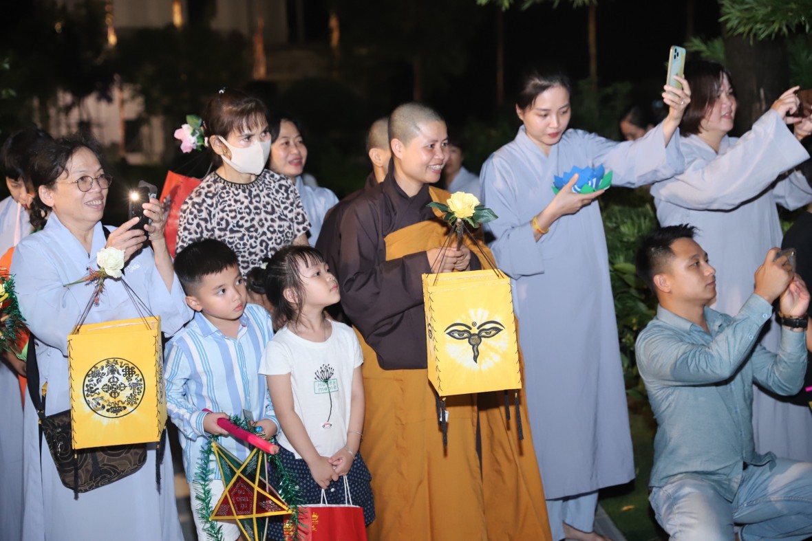 Sống động màu sắc Mật thừa nơi Bảo tháp Mandala Tây Thiên mùa Trăng thu
