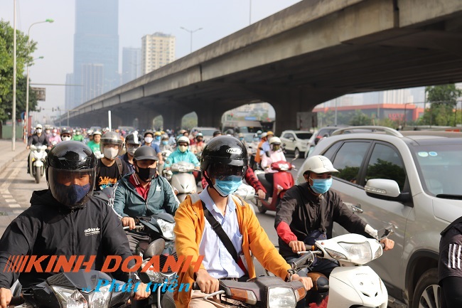 Hà Nội: Giao thông ùn tắc nhẹ ngày đầu làm việc sau nghỉ lễ