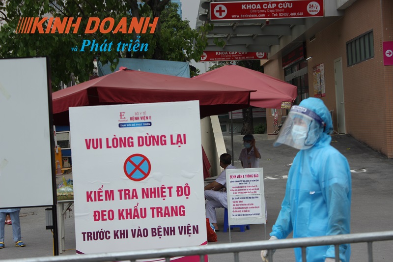 Hà Nội yêu cầu cơ sở khám chữa bệnh đặt cảnh báo phòng chống dịch ở mức cao nhất
