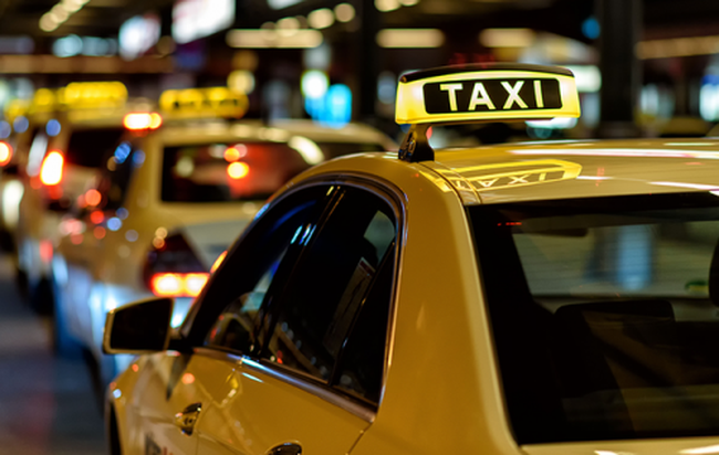 Quản lý taxi Hà Nội: Sẽ chung màu, hoạt động theo vùng?
