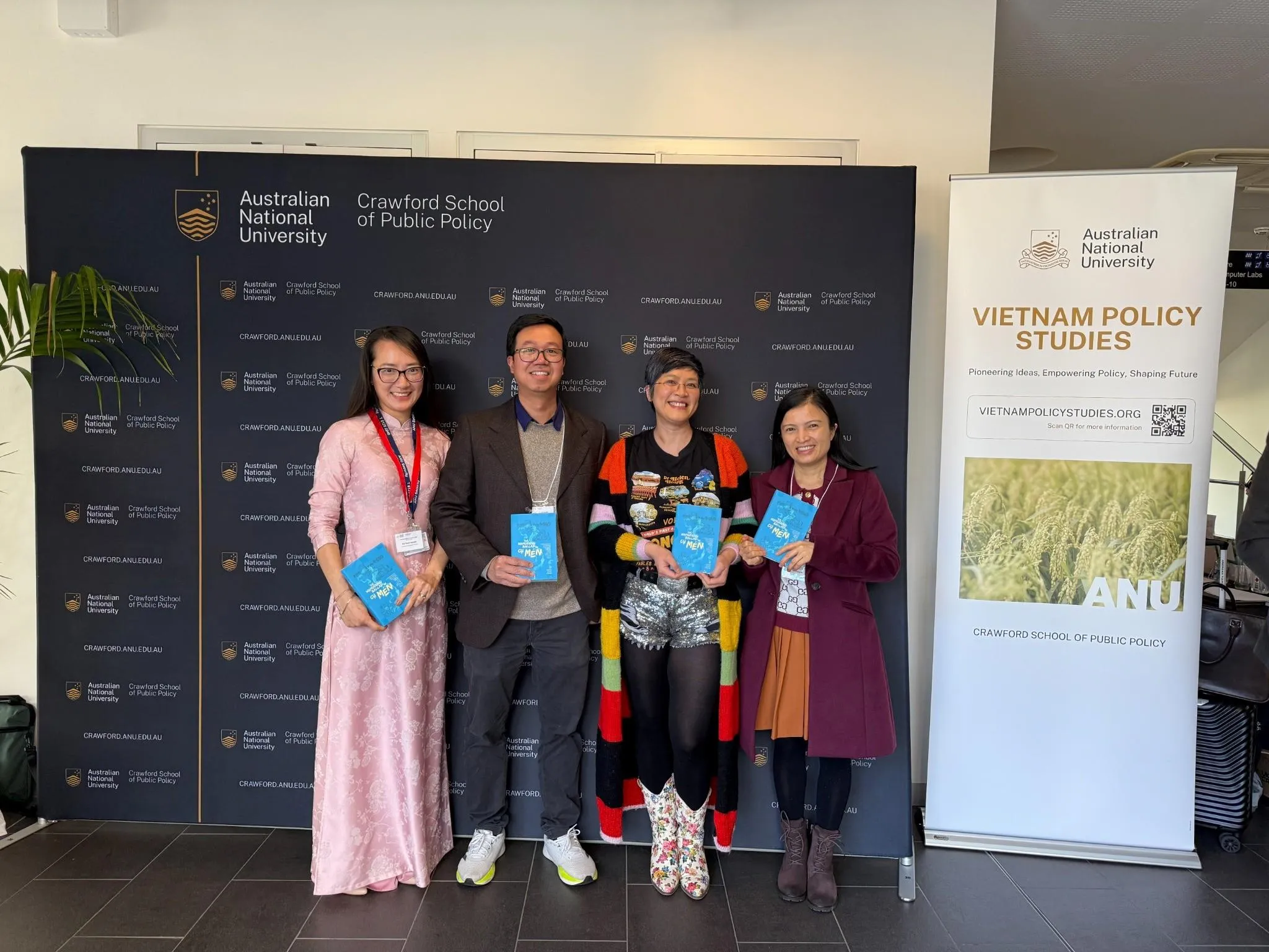Khi 'cụ Mén' bước vào một cuộc trò chuyện về Việt Nam tại Đại học Quốc gia Australia: Văn hóa đi ra thế giới bắt đầu từ những khoảnh khắc giản dị