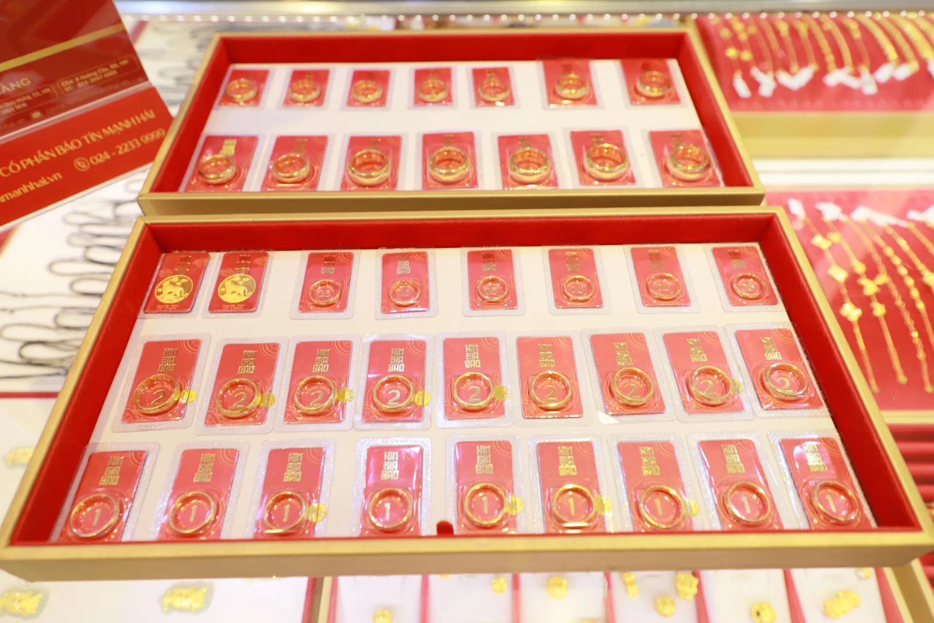 Giá vàng hôm nay 22/12 đi ngang, vàng miếng vẫn neo cao