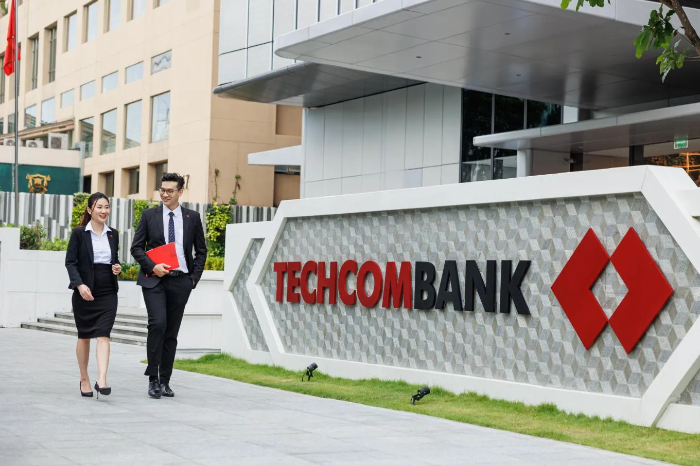 techcombank-3-1761118416-17611-3154-7558-1761118576-074814.webp
