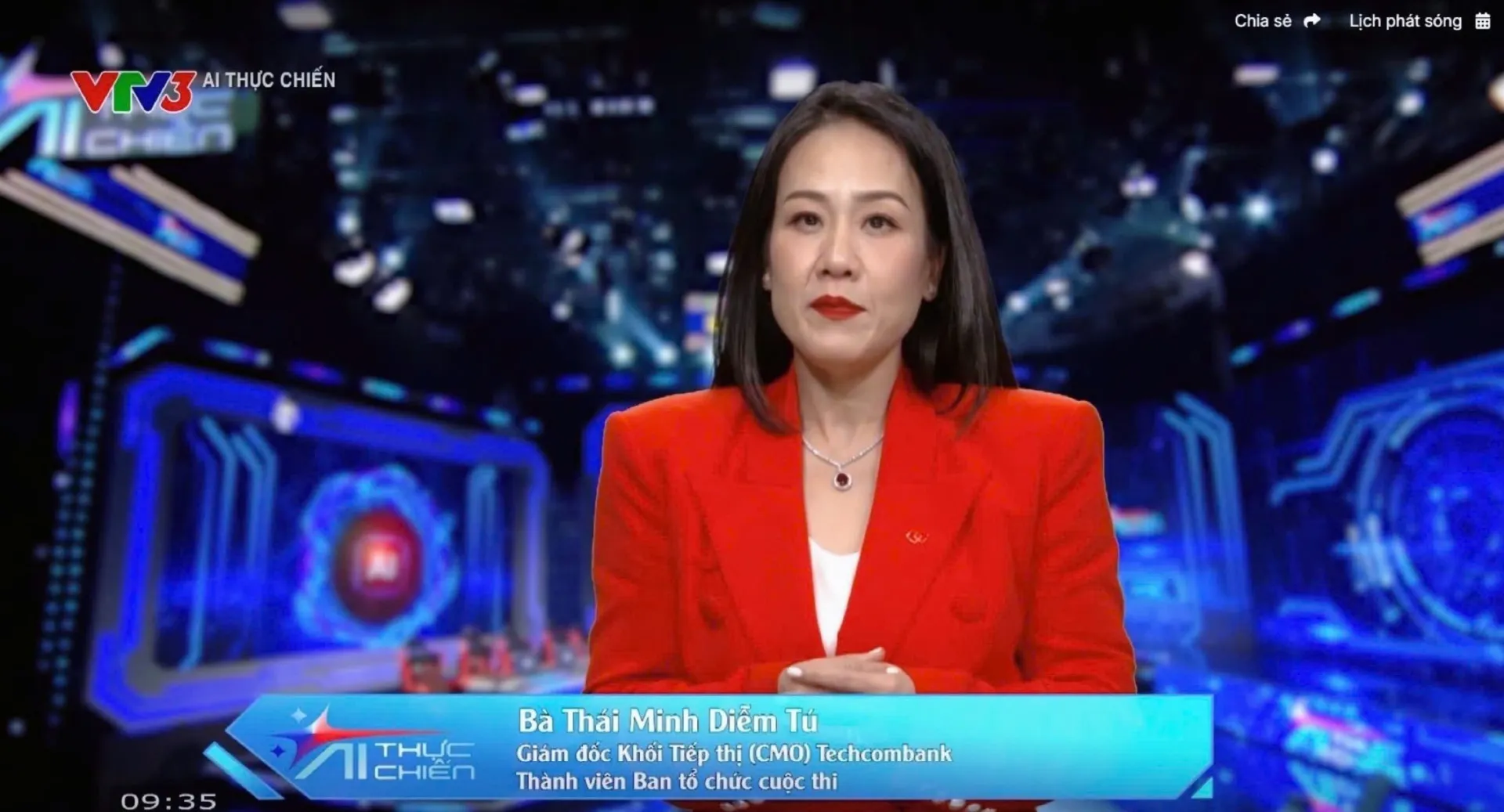 ba-thai-minh-diem-tu-giam-doc-khoi-tiep-thi-cua-techcombank-181108.webp