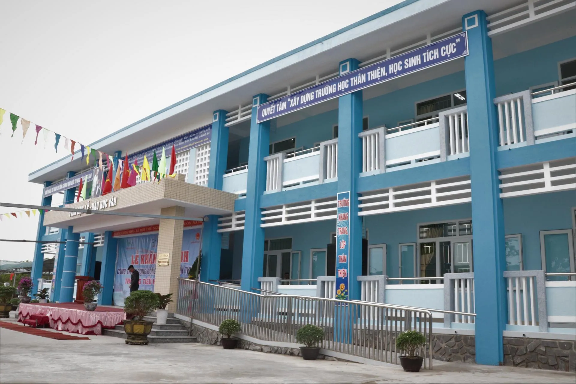 Giải mã tiêu chuẩn kiến trúc của một công trình cộng đồng tránh lũ đa năng