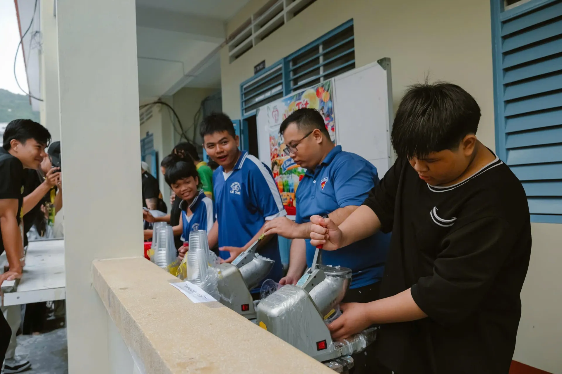 QUÂỲ Siro đá bào do chác em học sinh 