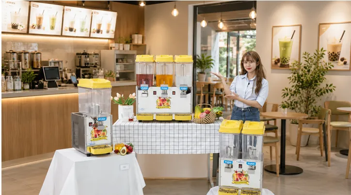Vì sao nhiều cửa hàng đồ uống chú trọng đầu tư thiết bị trưng bày ngay tại quầy?