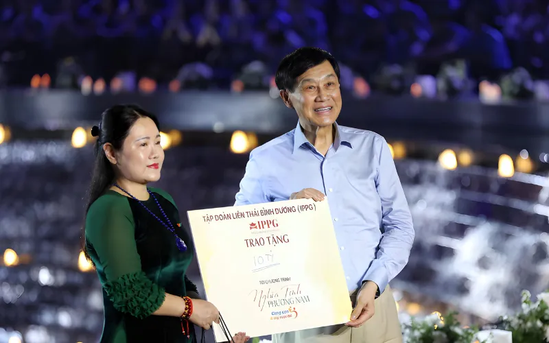 Doanh nhân Johnathan Hạnh Nguyễn góp 10 tỷ đồng cho trẻ mồ côi vì COVID-19 trong chương trình 'Nghĩa tình Phương Nam – Cùng con đi tiếp cuộc đời'