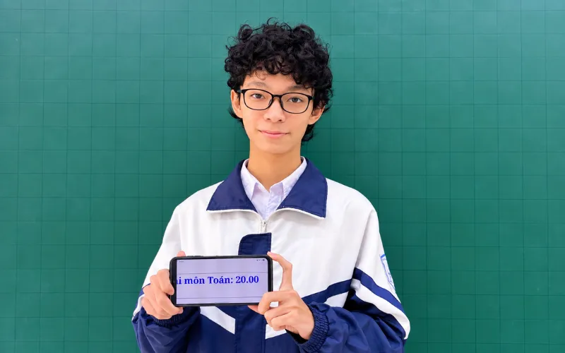 Thủ khoa Toán Hà Nội 2026: Chinh phục điểm tuyệt đối bằng kỷ luật tự học và tận dụng AI