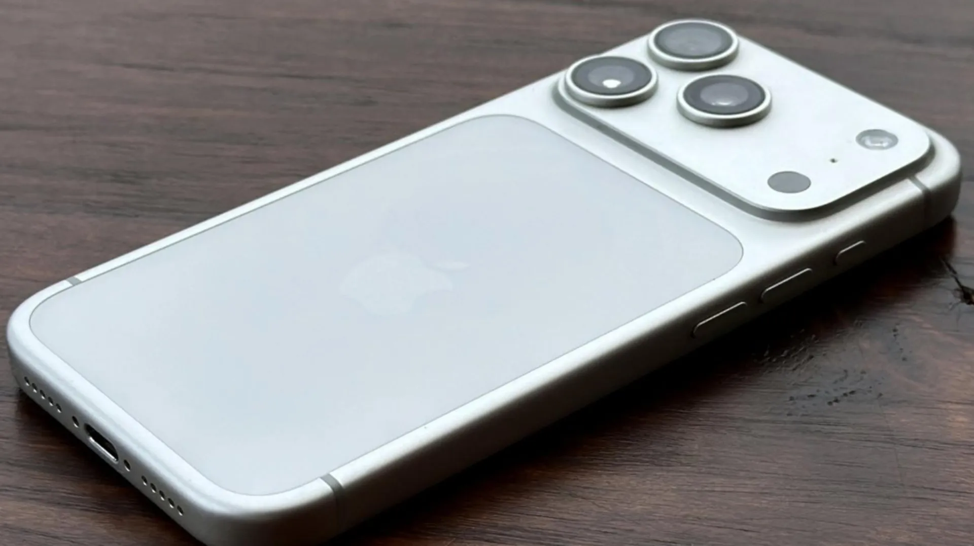 iPhone 18 Pro màu Bạc đẹp hơn đời trước chỉ nhờ một chi tiết này