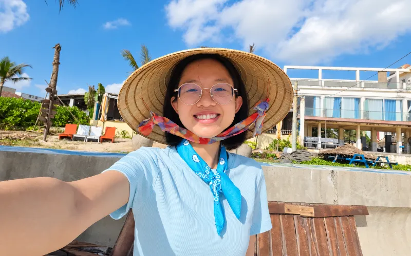 Bỏ phố về quê, cô gái 23 tuổi biến làng chài thành “phim trường” triệu view
