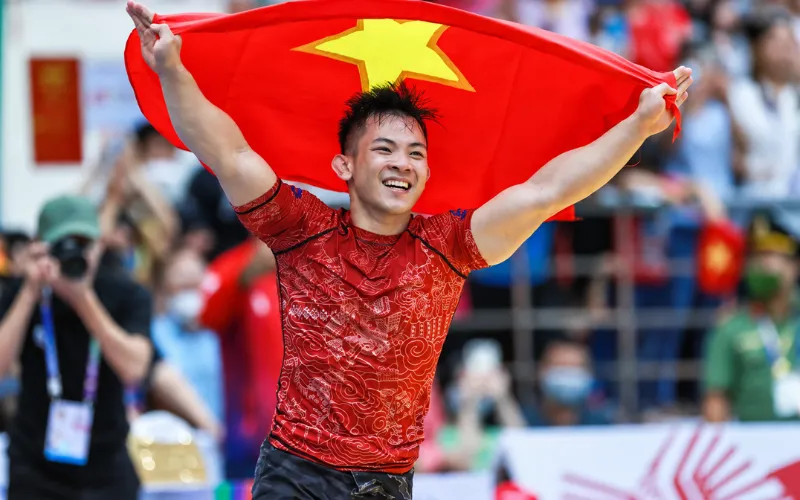 Hành trình truyền cảm hứng của 'quỷ lùn' Đào Hồng Sơn: Từ chạy ship kiếm 300.000 đồng/ngày đến ngôi vô địch thế giới