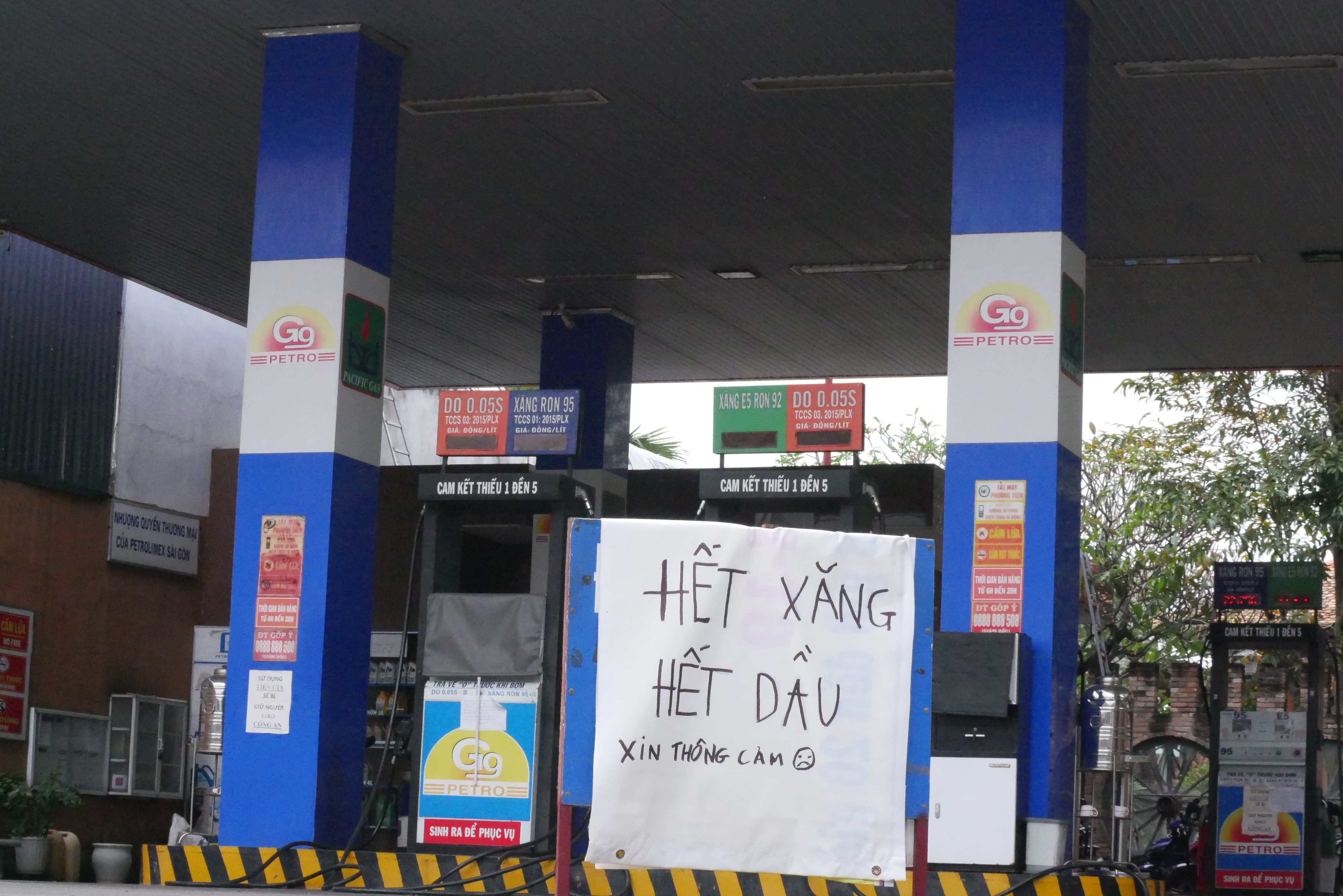 Cây xăng lẻ mọc lên như nấm sau khi hàng loạt cây xăng trả mặt bằng