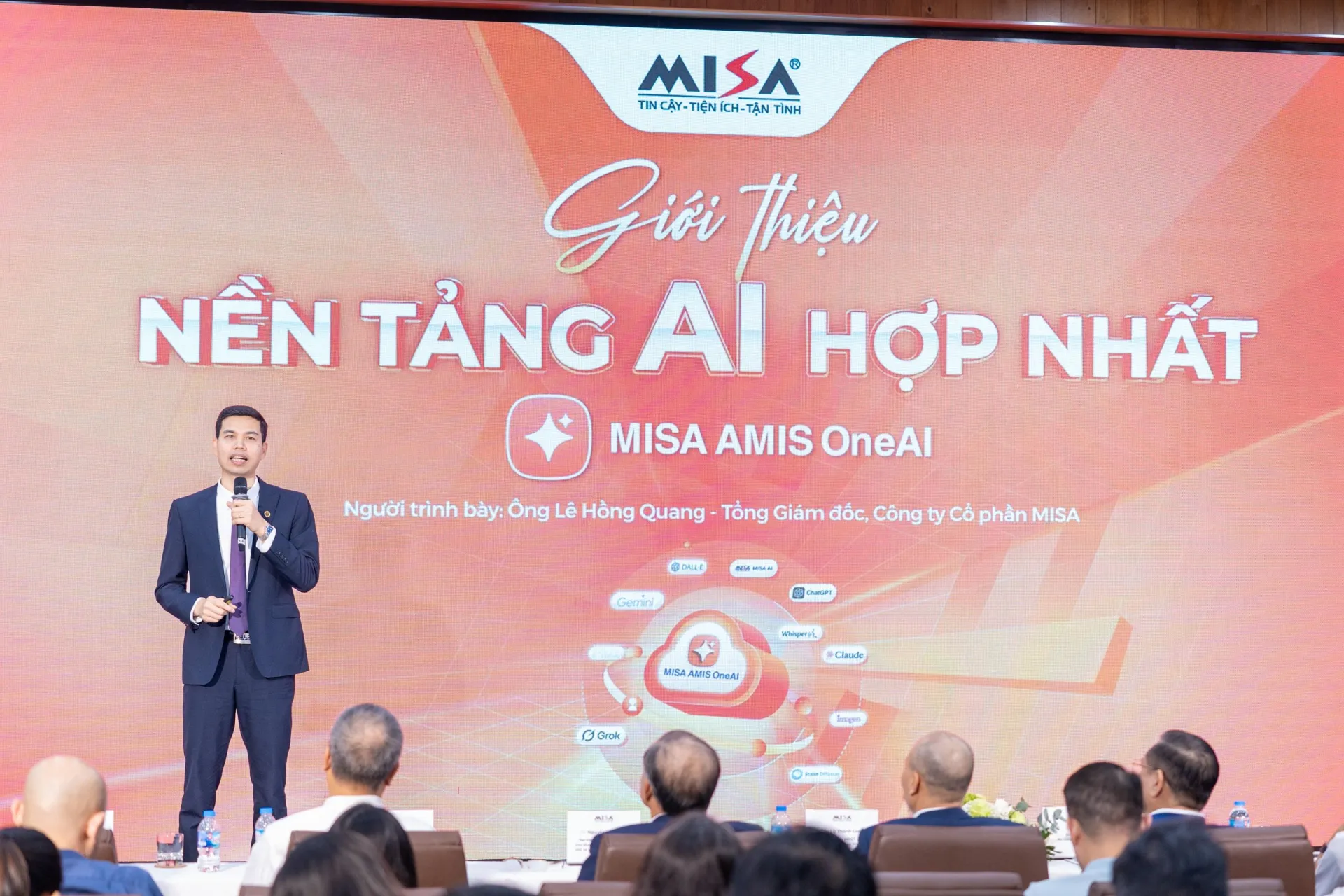 Ông Lê Hồng Quang - Tổng Giám đốc MISA phát biểu tại và giới thiệu nền tảng.