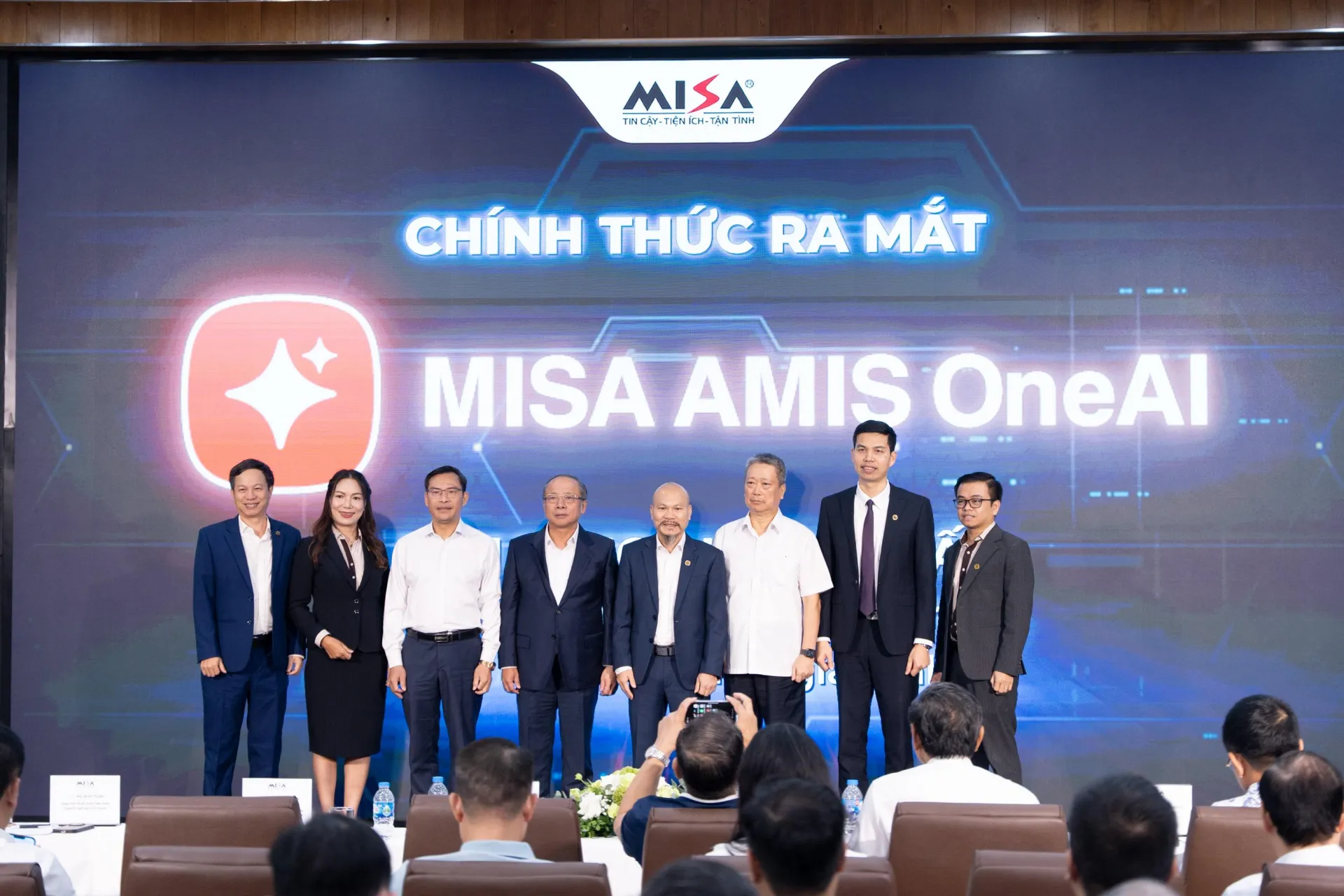 ...và chụp ảnh kỷ niệm