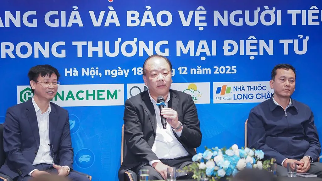 Ông Trần Hữu Linh trả lời câu hỏi tại toạ đàm cuc-truong-2-1143