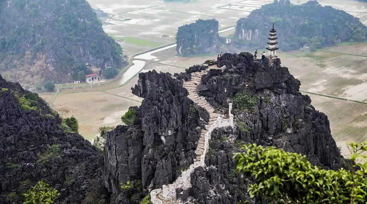 Mùa hè đến Ninh Bình đi đâu? 9 điểm đến đẹp mê từ non nước Tràng An đến biển xanh yên bình