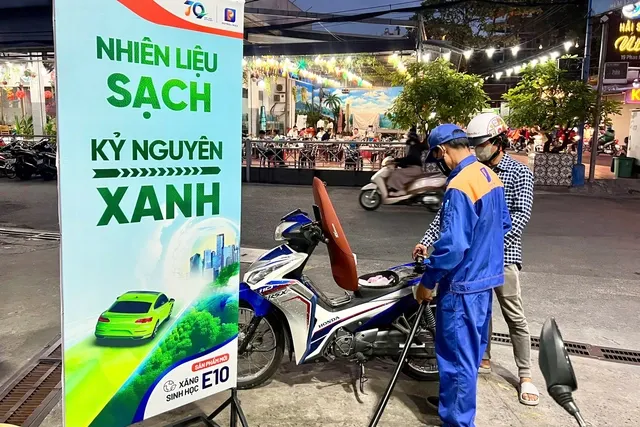 Giá xăng dầu điều chỉnh từ 15h hôm nay, RON 92 giảm hơn 1.400 đồng một lít