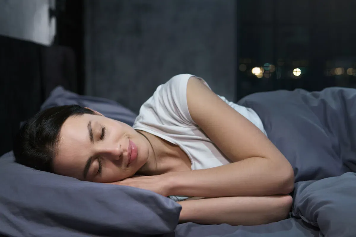 Nóng mấy cũng ngủ ngon, không cần bật điều hòa với 7 mẹo hạ nhiệt cơ thể hữu ích này